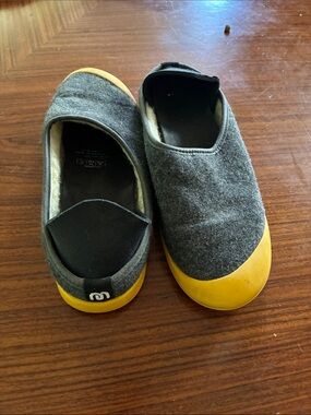 mahabis Grey Felt Slip-On Slippers with Yellow Toe
